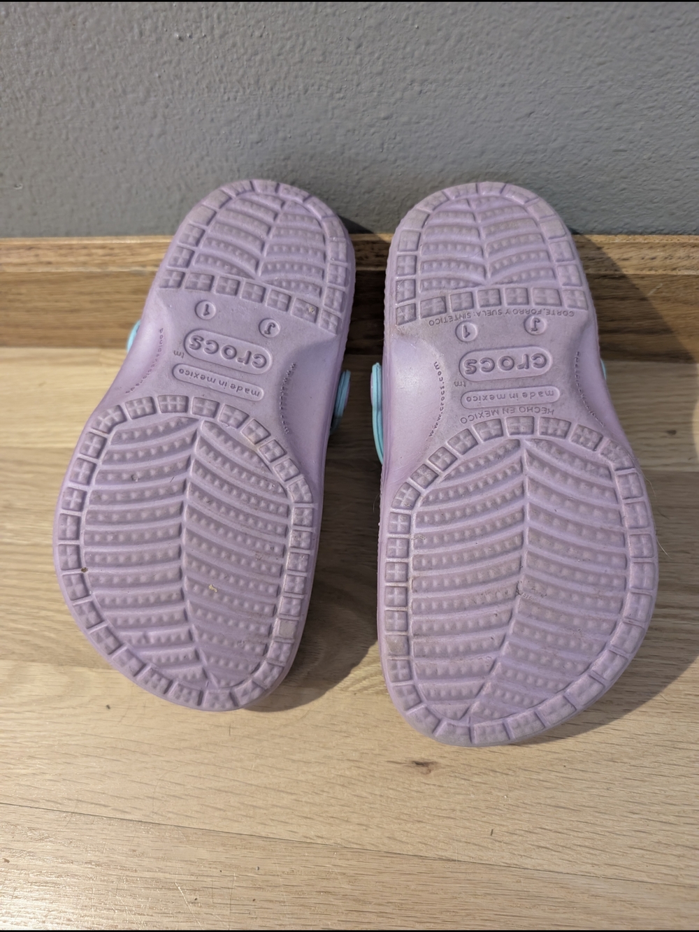 Disney Frozen Girls' Crocs Lavender - Picture 5 of 5
